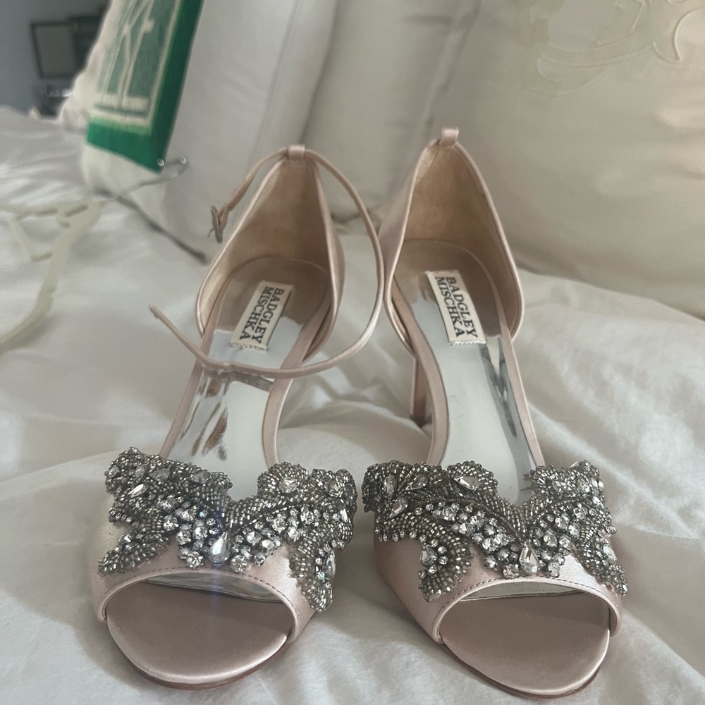Badgley Mischka Peep toe heels